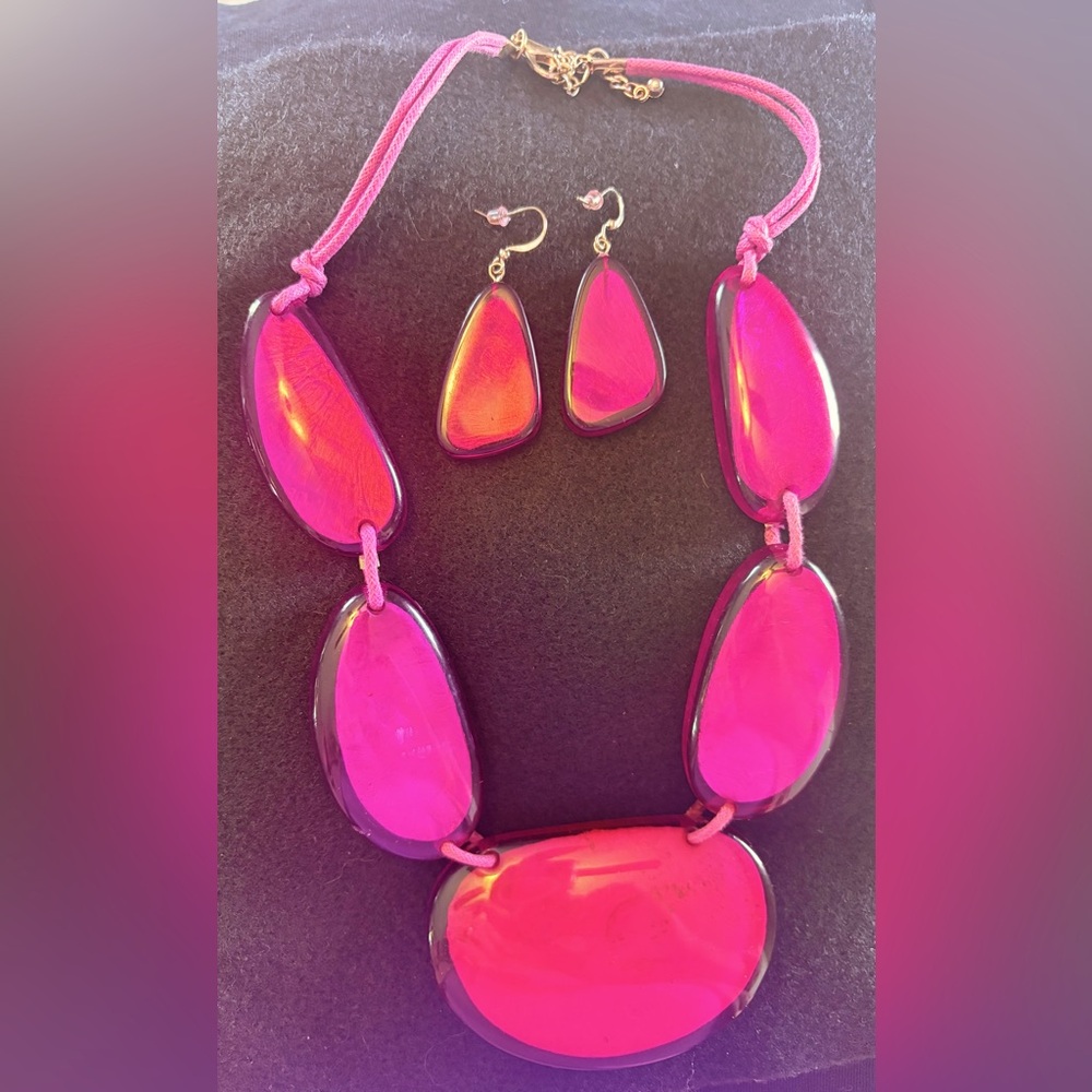 Fuchsia Statement Necklace with Earrings